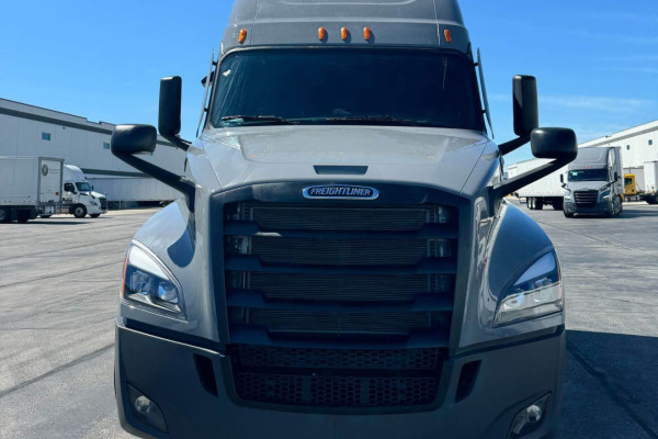 2024 Freightliner Cascadia 