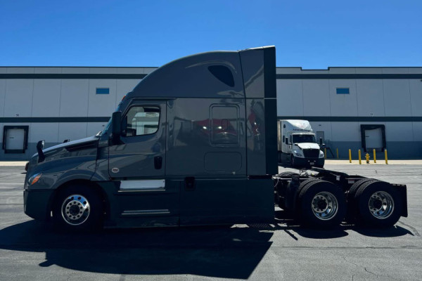 2024 Freightliner Cascadia 