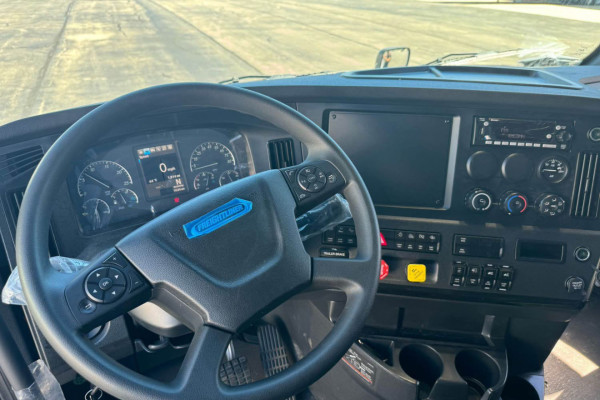 2024 Freightliner Cascadia 