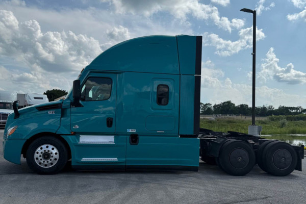 2022 Freightliner Cascadia 