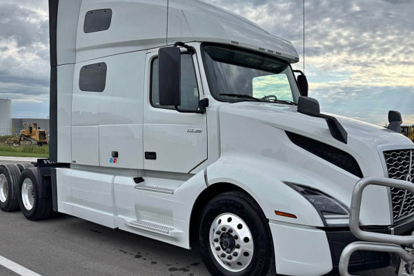 2023 Volvo Vnl760