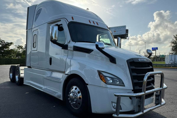 2023 Freightliner Cascadia 126