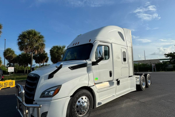 2023 Freightliner Cascadia 126