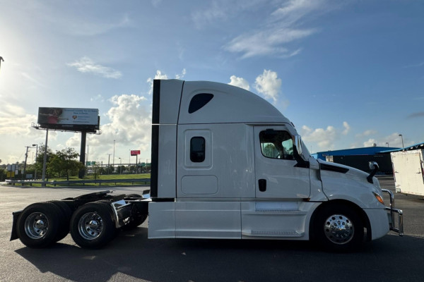 2023 Freightliner Cascadia 126