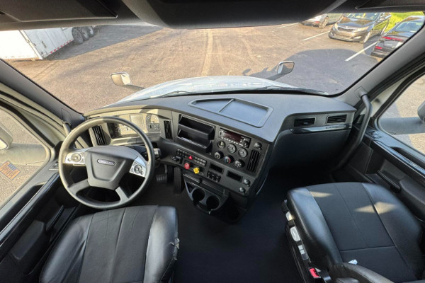 2023 Freightliner Cascadia 126