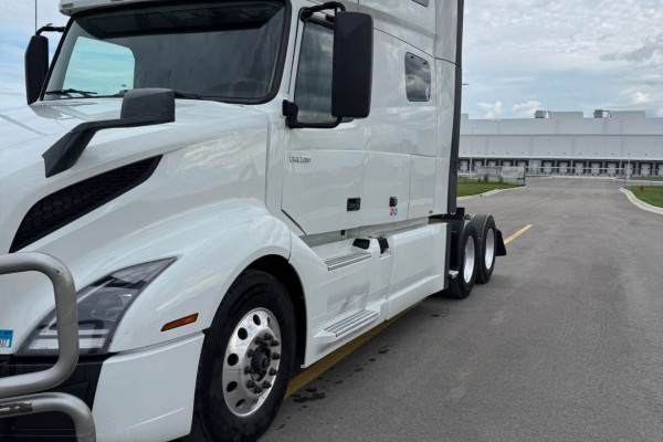 2023 Volvo Vnl760