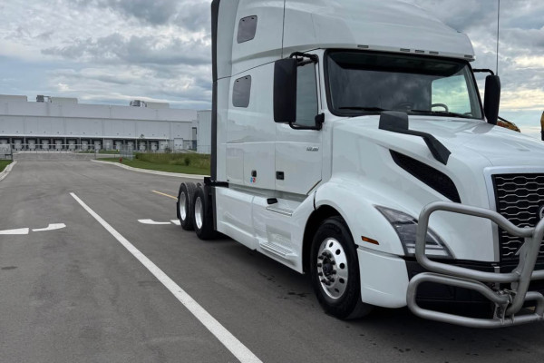 2023 Volvo Vnl760